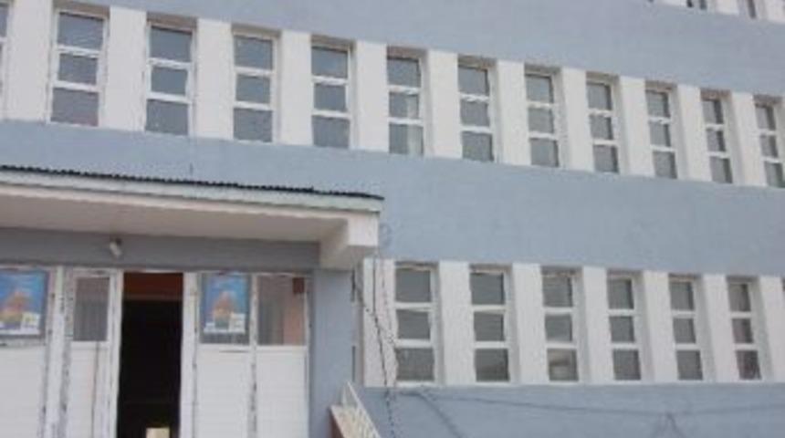 Hanak Gen&ccedil;lik Merkezi Hizmete A&ccedil;ıldı