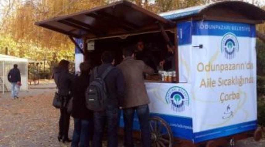 Odunpazarı Belediyesi'nden &Ouml;ğrencilere Sıcak &Ccedil;orba İkramı