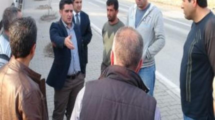 Habur İş Adamları Derneği Başkanı Kuyrukta Sıra Bekleyen Şof&ouml;rler İle G&ouml;r&uuml;şt&uuml;