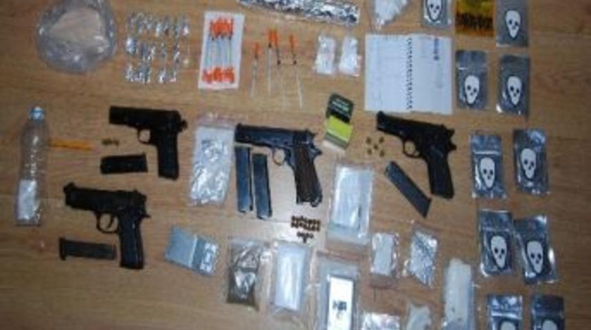 Zehir Tacirlerine Şafak Operasyonu:34 G&ouml;zaltı