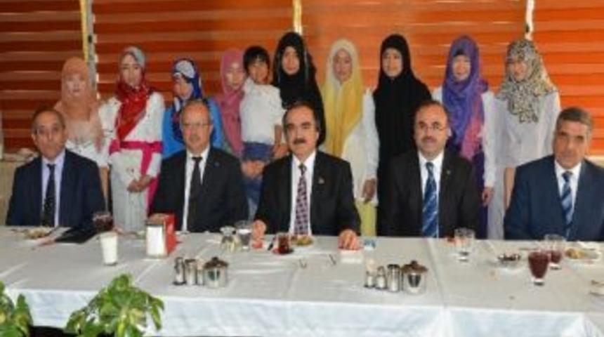 Vali Coş, &Ccedil;inli &Ouml;ğrenciler İle Bir Araya Geldi
