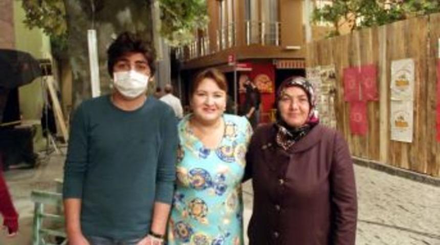 Maskeli &Ccedil;i&ccedil;eklerin İstanbul Gezisi