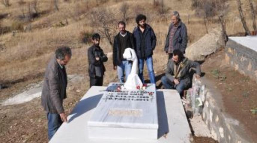 Gazeteciler Cem Emir&rsquo;i Andı