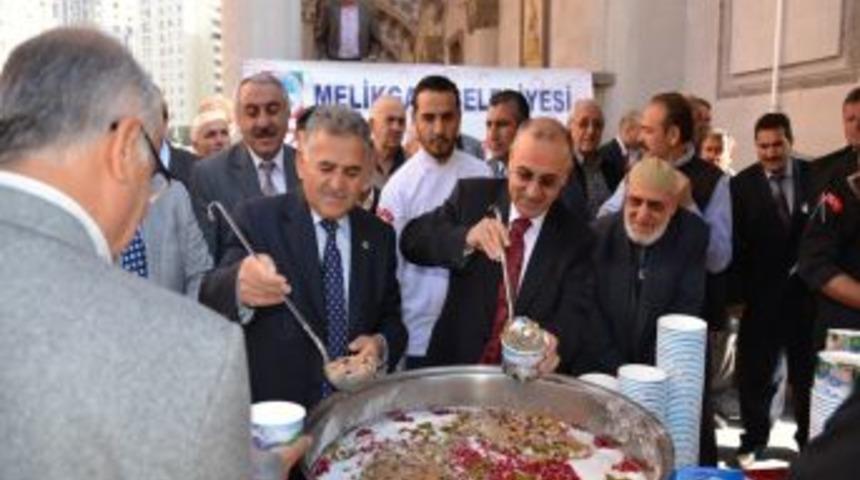 3 Bin Kişiye Aşure Ikramı