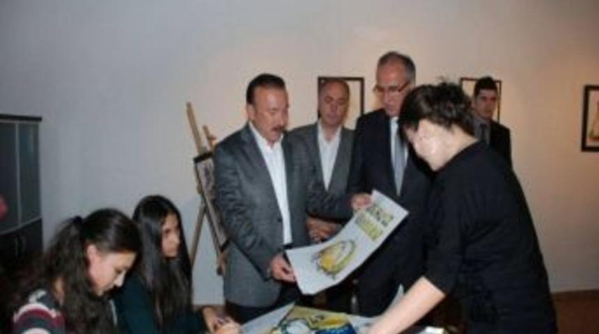 Cumhuriyet Parkında İlistrasyon Sergisi A&ccedil;ıldı