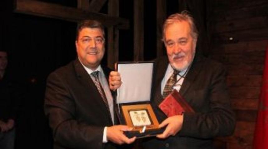 Bornova'da İlber Ortaylı'ya B&uuml;y&uuml;k İlgi