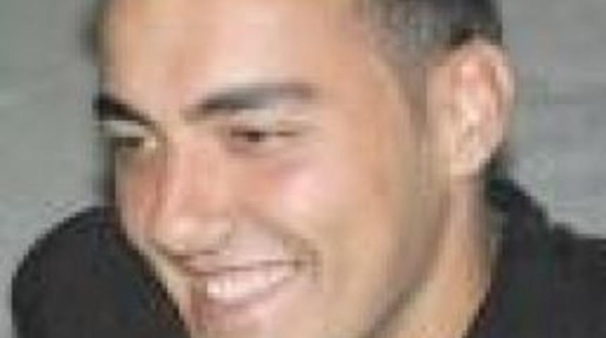 Polisin silahı ile arkadaşını &ouml;ld&uuml;rd&uuml;