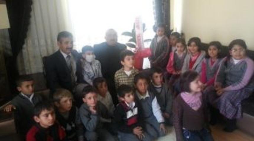 &Ouml;ğrencilerden Arkadaşlarına Duygulandıran Ziyaret