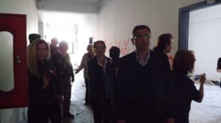 Mavi iş merkezini gezdiler