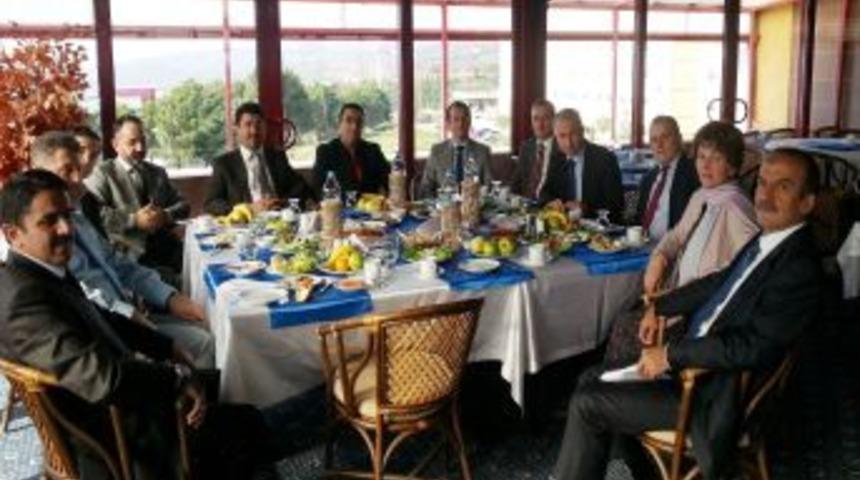 &Uuml;niversite Ve Iş D&uuml;nyası &ldquo;+1&rdquo; Eğitim Modelini Değerlendirdi