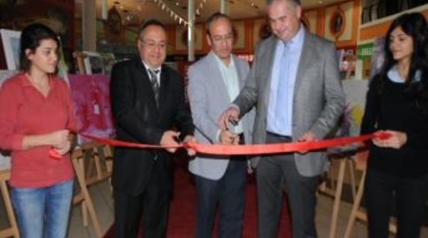 Kanser Hastalarından Resim Sergisi