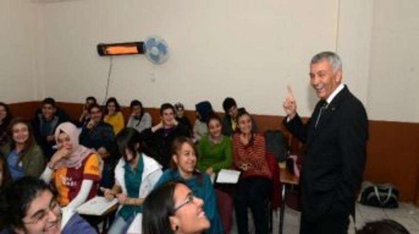 560 &Ouml;ğrenci &Uuml;cretsiz Kurs G&ouml;r&uuml;yor