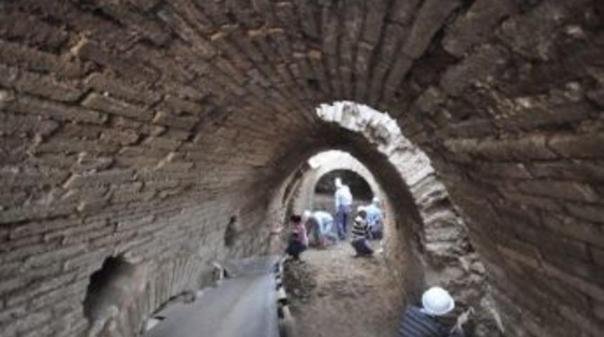 2 Bin Yıllık Ayak İzleri Bulundu