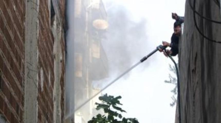 Suriyeli 7 Kişilik Ailenin Kaldığı Evde Yangın &Ccedil;ıktı