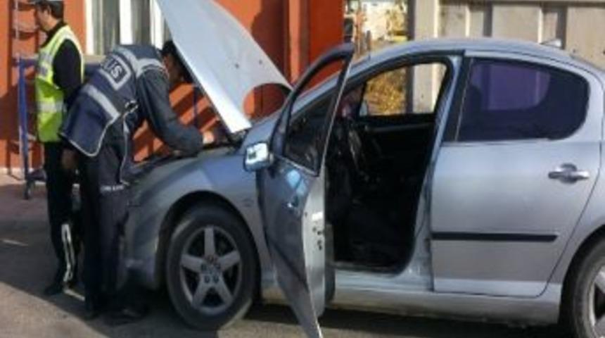 &ldquo;dur&rdquo; İhtarına Uymayan S&uuml;r&uuml;c&uuml; Emniyeti Alarma Ge&ccedil;irdi