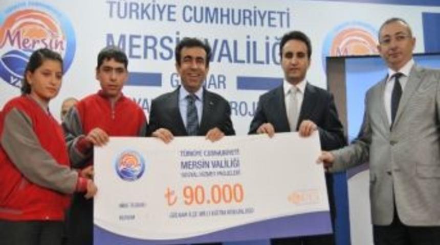 Vali G&uuml;zeloğlu, G&uuml;lnar&rsquo;ın Sodes &Ccedil;eklerini Teslim Etti