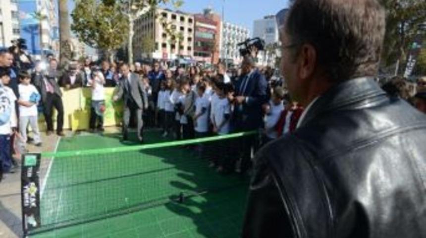 Denizli'de Sokak Tenisi Etkinliği D&uuml;zenlendi