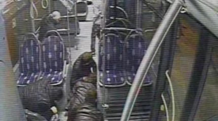 Metrob&uuml;steki &ouml;l&uuml;ml&uuml; kavga kamerada