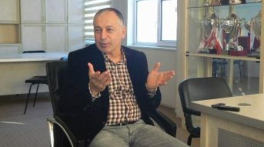 Boz&uuml;y&uuml;kspor Efsane Hocasıyla Yeniden Anlaştı.