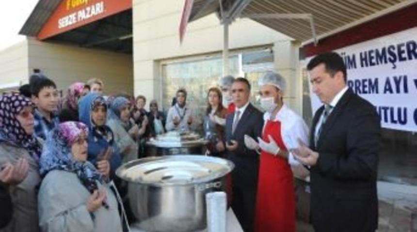 Boz&uuml;y&uuml;k Belediyesi&rsquo;nden &Uuml;&ccedil; Bin Kişiye Aşure İkramı