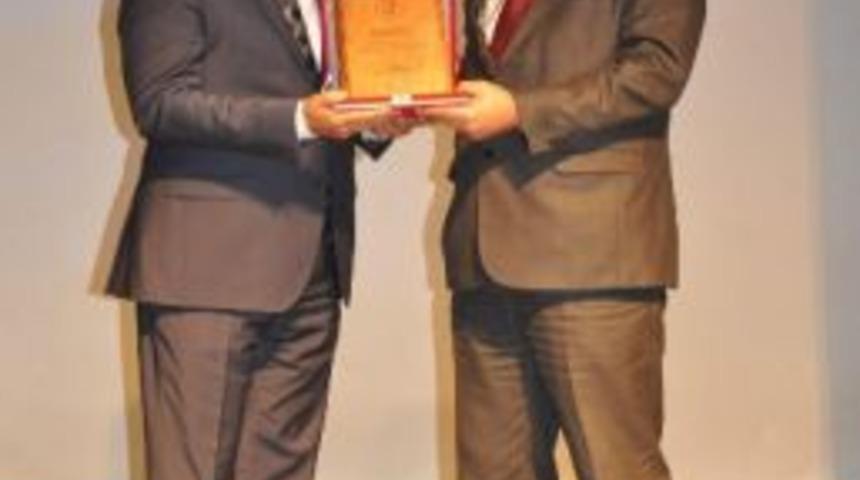 Milli Olimpiyat Komitesi&rsquo;nden Başkan Erg&uuml;n&rsquo;e Plaket