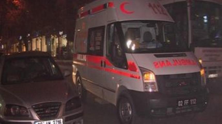 Adıyaman&rsquo;da Ambulans İle Otomobil &Ccedil;arpıştı