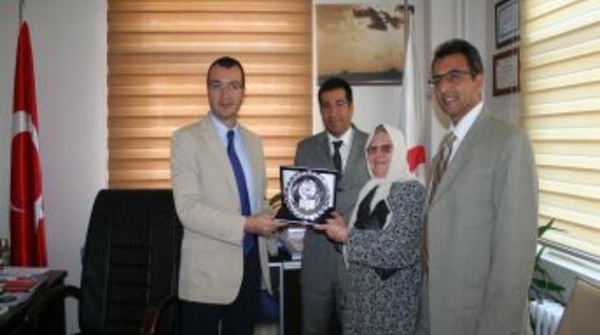 Devlet Hastanesi’ne Yardımda Bulunan Ünalan'a Plaket