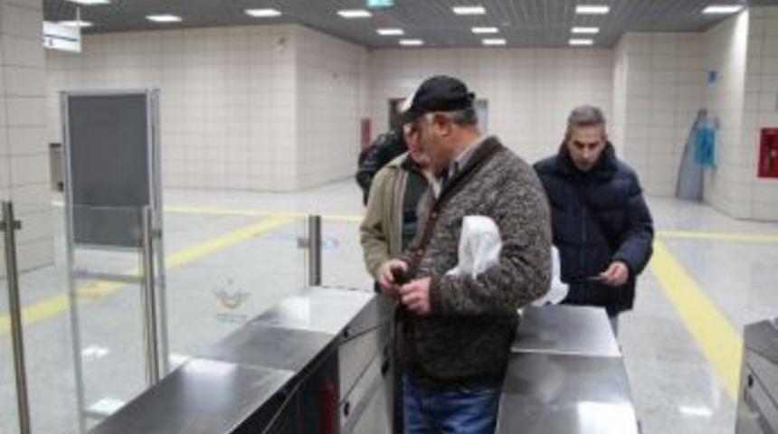 Marmaray&rsquo;da &uuml;cretli seferler başladı