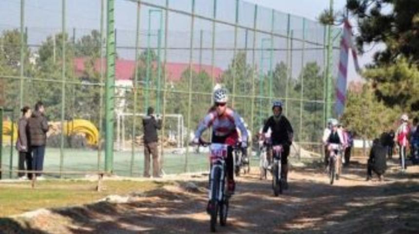 Hale Cengiz Mersin &Uuml;niversitesi&rsquo;nin Gururu Oldu