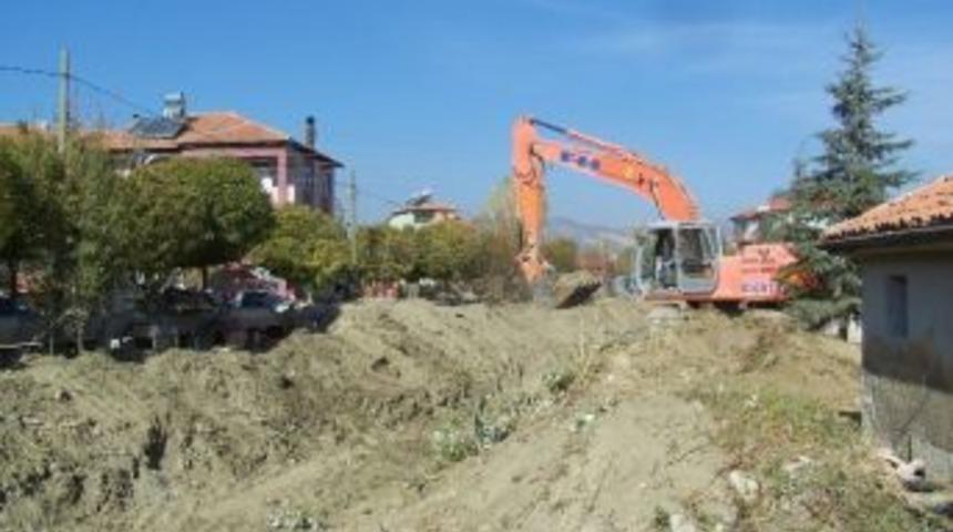 Uzunoluk Deresi'nde Temizlik &Ccedil;alışmaları Başlattı