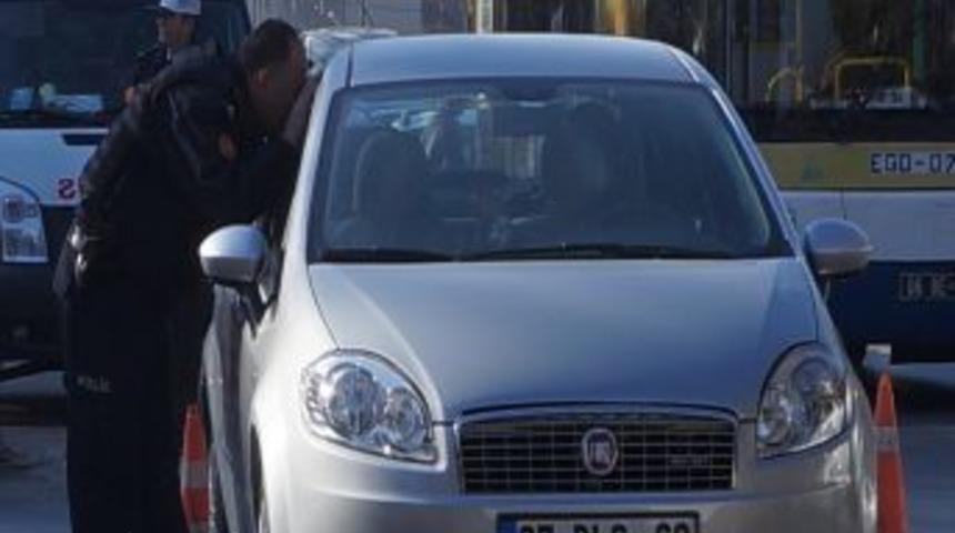 TBMM&rsquo;deki Silahlı Eylemciyi Milletvekili Ikna Etti