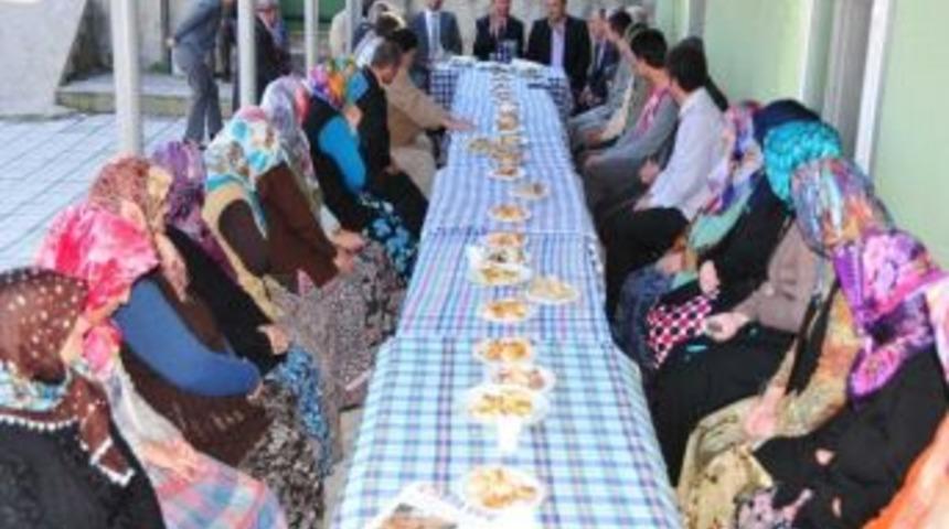 Burma&rsquo;nın K&ouml;y Ziyaretleri