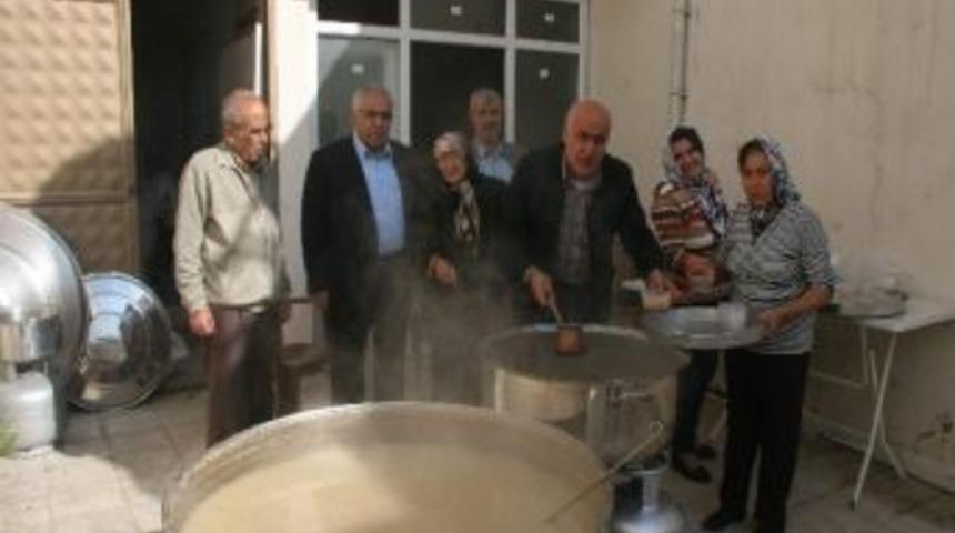 Yoyav&rsquo;da Aşure Dağıtıldı