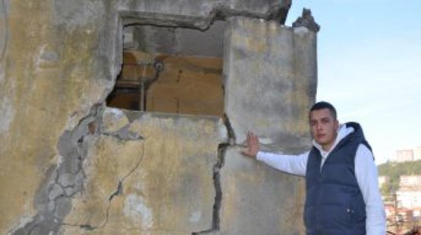 Zonguldak&rsquo;ta Evleri Kayan Aile, Tasman Kabusu Yaşıyor