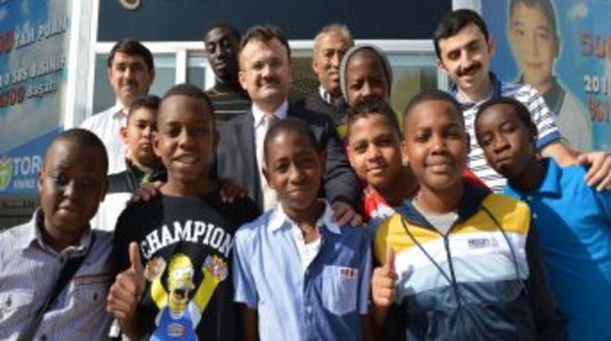 Mozambikli &Ouml;ğrenciler Finike&rsquo;de T&uuml;rk&ccedil;elerini Geliştirecek