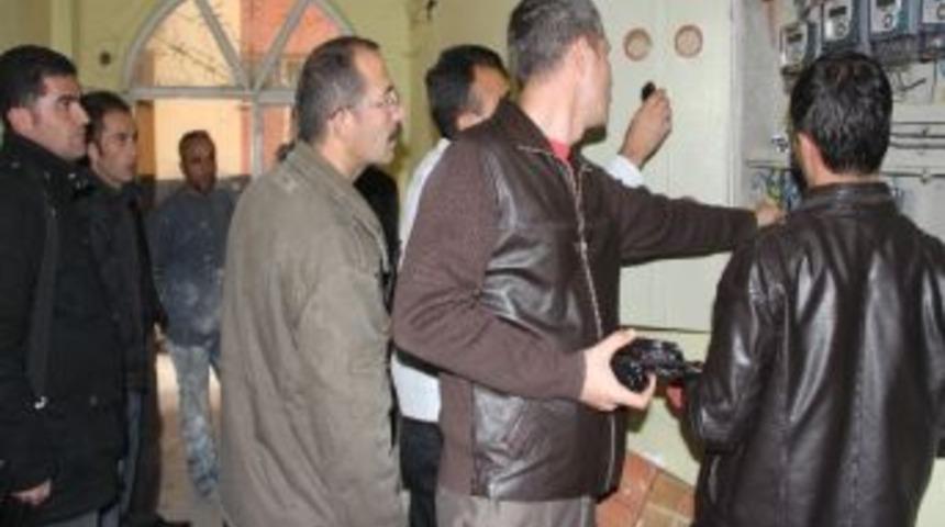 Ka&ccedil;ak Enerji Trafoları Patlatıyor