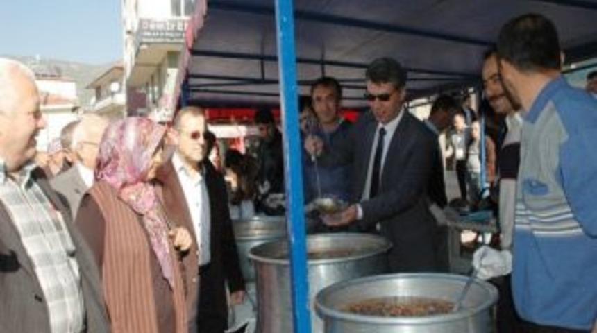 Bucak Belediyesi 4 Bin Kişiye Aşure Dağıttı