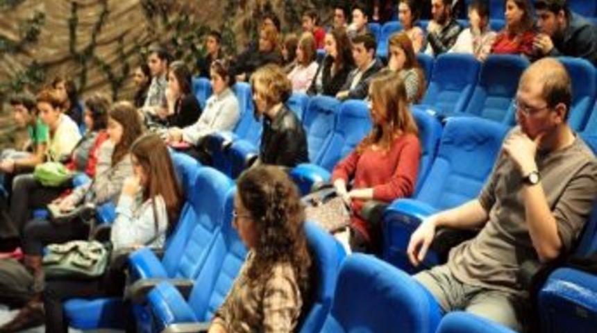 Tiyatro Okulunda İlk Ders Mutluluğu