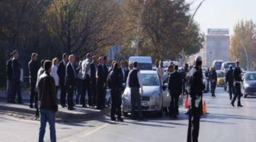 TBMM Kapısında Başına Silah Dayayan Şahsı Milletvekili Ikna Etti