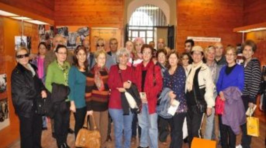 Karşıyaka Add, Torbalılı &Ouml;ğrencilere Yardım Etti