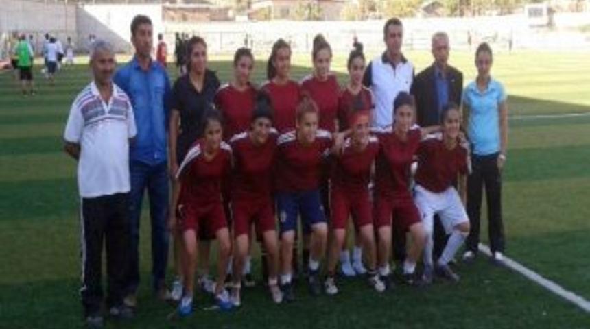 Hakkarig&uuml;c&uuml; Bayan Futbol Takımı, Hakkari&rsquo;ye Mutlu D&ouml;nd&uuml;