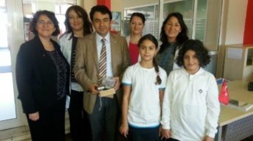 Bahçeşehir Öğrencileri Kızılay’a Yardımda Bulundu