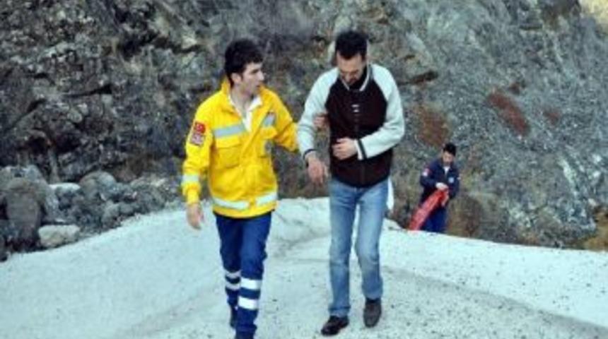 Suşehri&rsquo;nde Trafik Kazası: 3 Yaralı