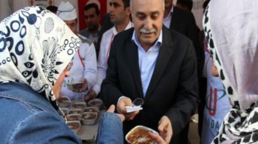 Şanlıurfa'da 5 Bin Kişiye Aşure Ikramı