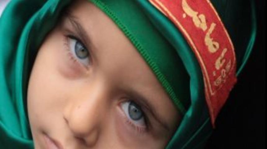 Hz. H&uuml;seyin Ve Arkadaşları I&ccedil;in G&ouml;zyaşı D&ouml;kt&uuml;ler