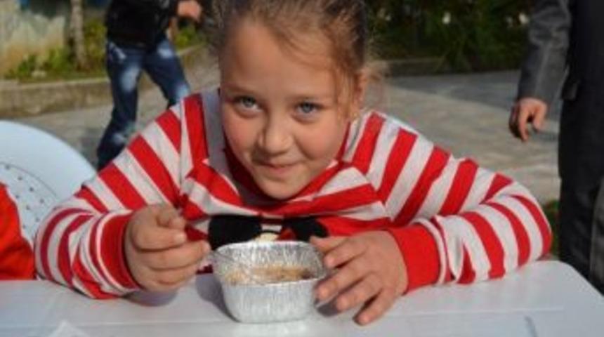 Kabad&uuml;z M&uuml;ft&uuml;l&uuml;ğ&uuml; Aşure Dağıttı