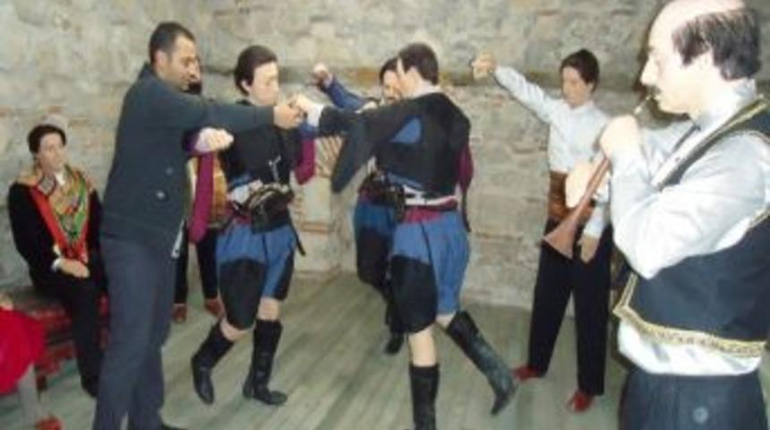 Pa&uuml; &Ouml;ğrencileri Uşak&rsquo;ın K&uuml;lt&uuml;r Varlıklarını İnceledi