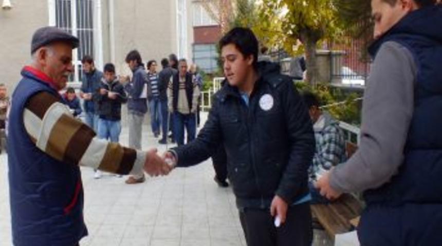 Samanyolu Eğitim Kurumları'ndan Aşure Ikramı