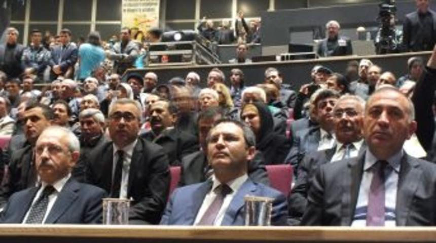 Kılı&ccedil;daroğu Ile Tekin&rsquo;in Yan Yana Oturmadı