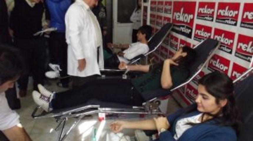 Kan Kampanyasına Destek Verildi